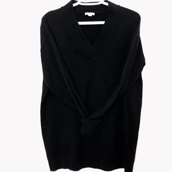 GAP | V-Neck Black Sweater - Picture 2 of 7